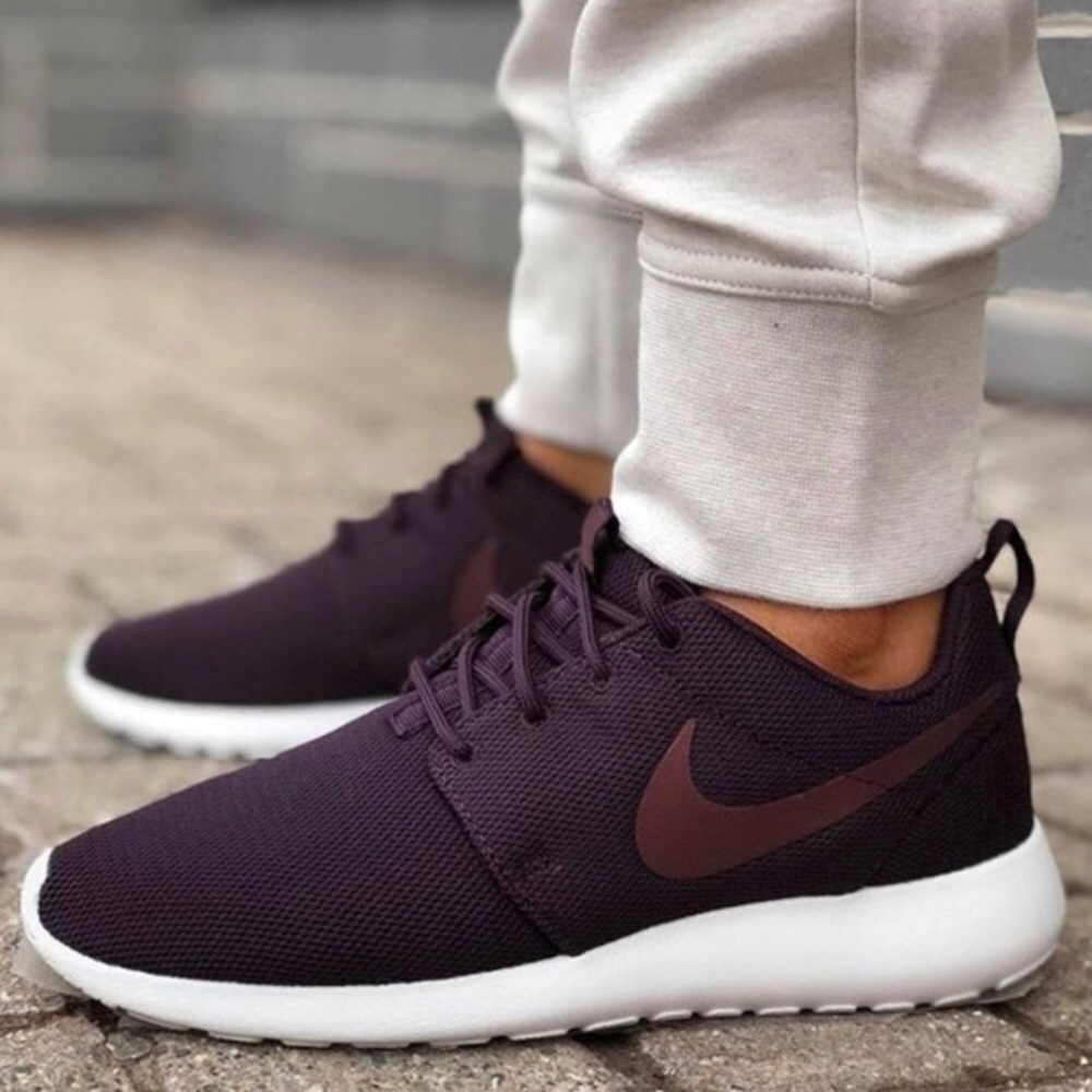 Nike Roshe in Port Wine NWT